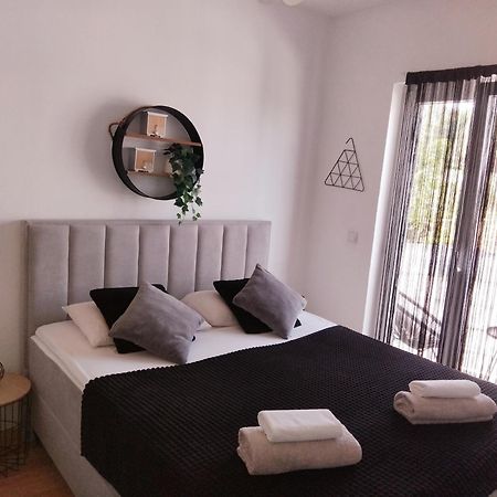 Studio Apartman Marly Appartement Pula Buitenkant foto
