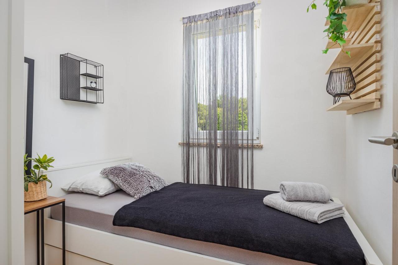 Studio Apartman Marly Appartement Pula Buitenkant foto