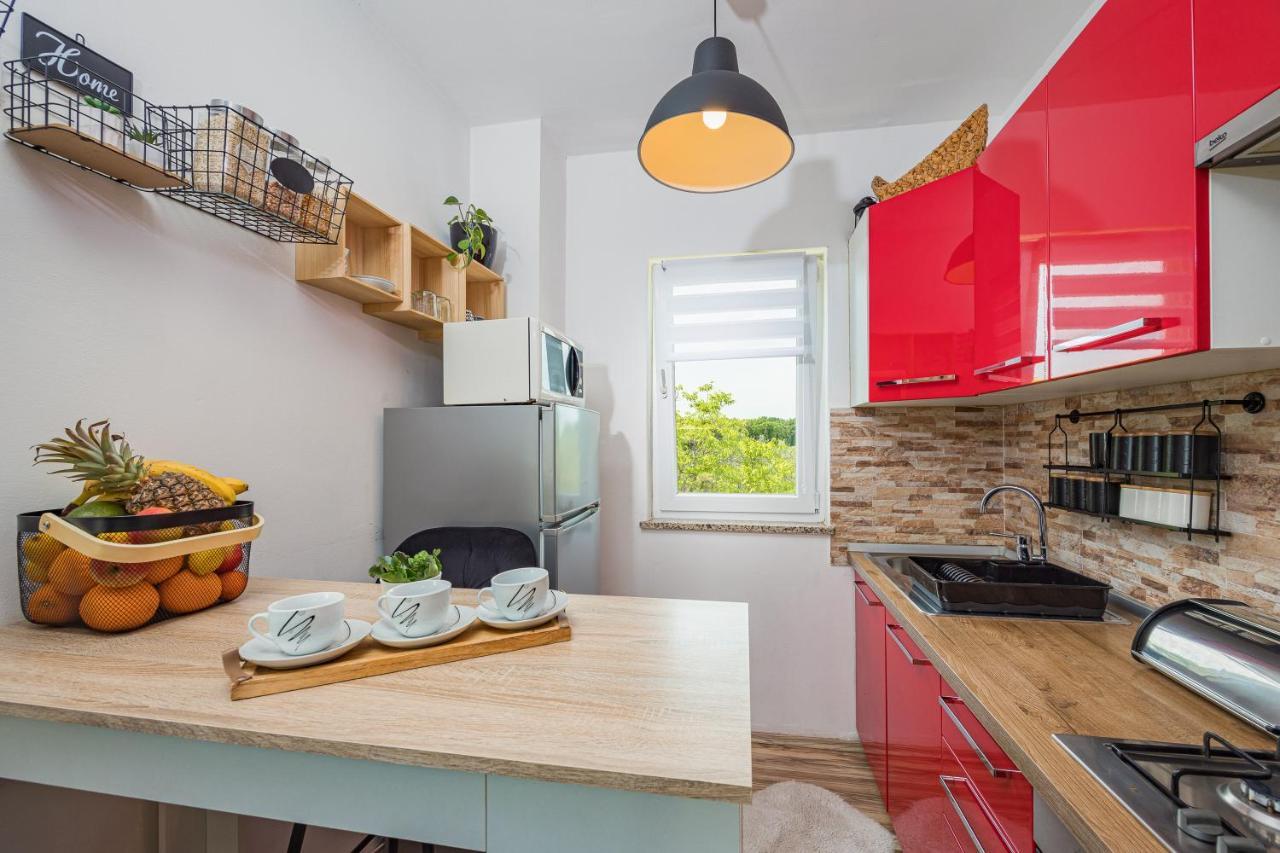 Studio Apartman Marly Appartement Pula Buitenkant foto