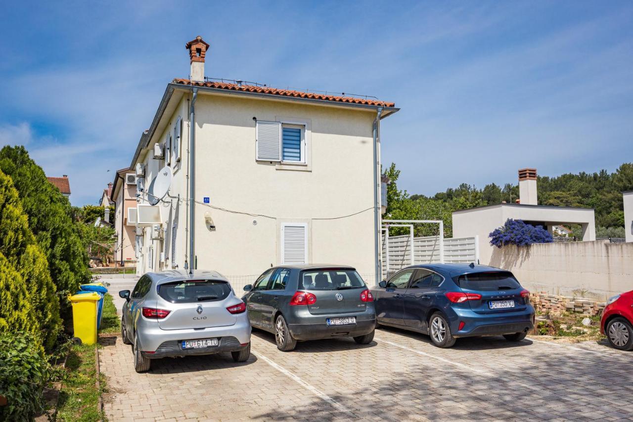 Studio Apartman Marly Appartement Pula Buitenkant foto