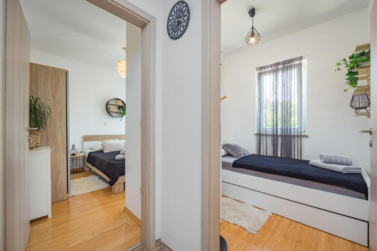 Studio Apartman Marly Appartement Pula Buitenkant foto