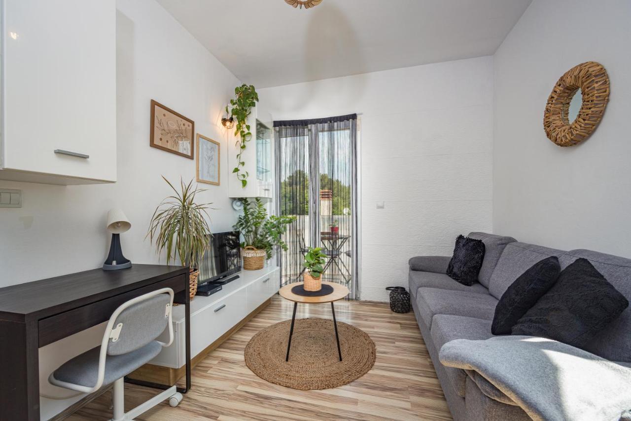 Studio Apartman Marly Appartement Pula Buitenkant foto